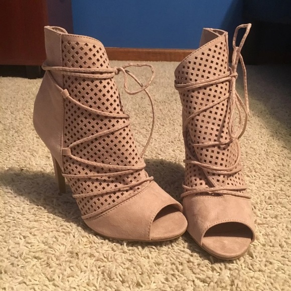 Nude heels - Picture 1 of 3